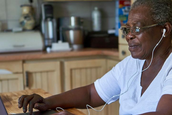 patient receiving therapy online